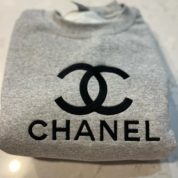 Embroidered Chanel Crewneck - Picture 4 of 6